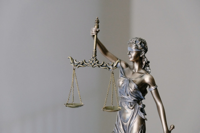A statue of a lady holding a balance scale.