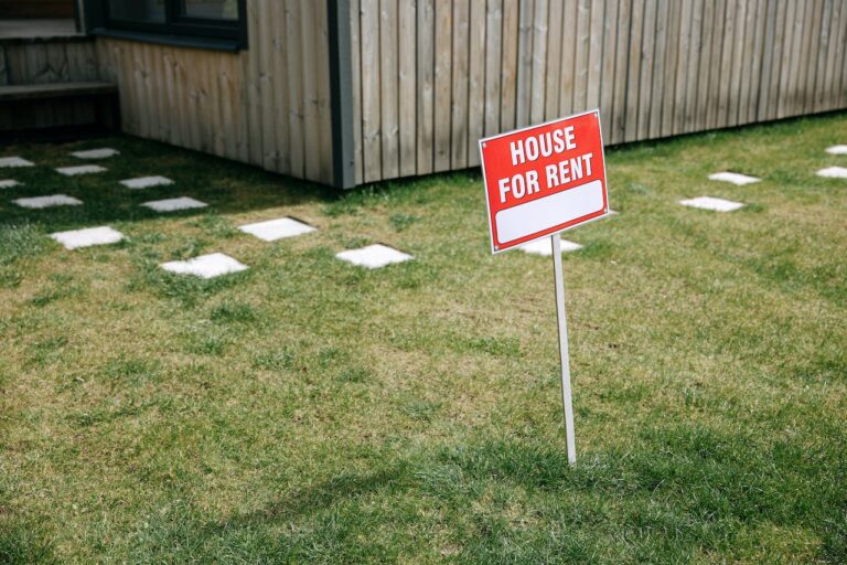 Sign of 'House for rent' in front of house.